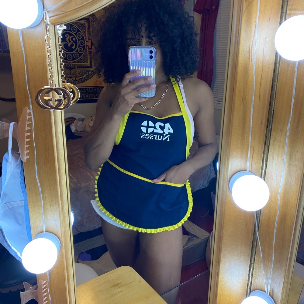 420 Nurses apron